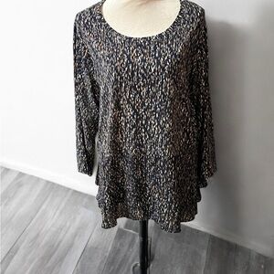 Simply Vera Wang Black with multicolored specks. A Relaxed Tunic